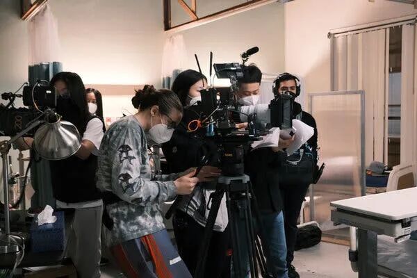 “3天创作7天拍摄10天收入过亿”,短剧出海人正被风浪拍醒